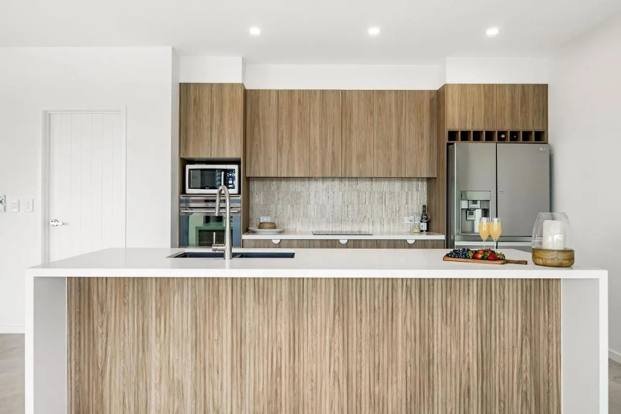 7 Bedroom Home On Mooloolaba Canal