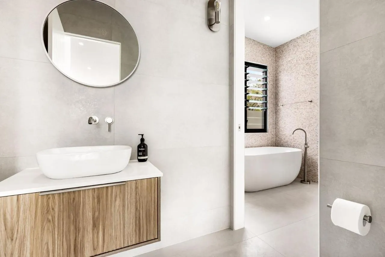 7 Bedroom Home On Mooloolaba Canal