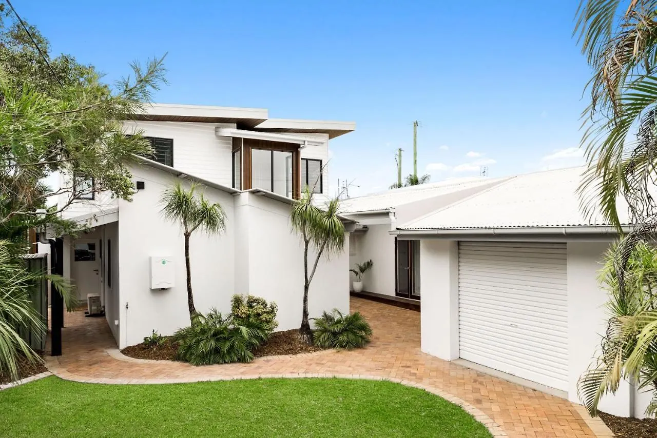 7 Bedroom Home On Mooloolaba Canal Australia