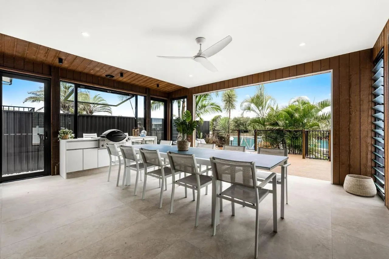 7 Bedroom Home On Mooloolaba Canal