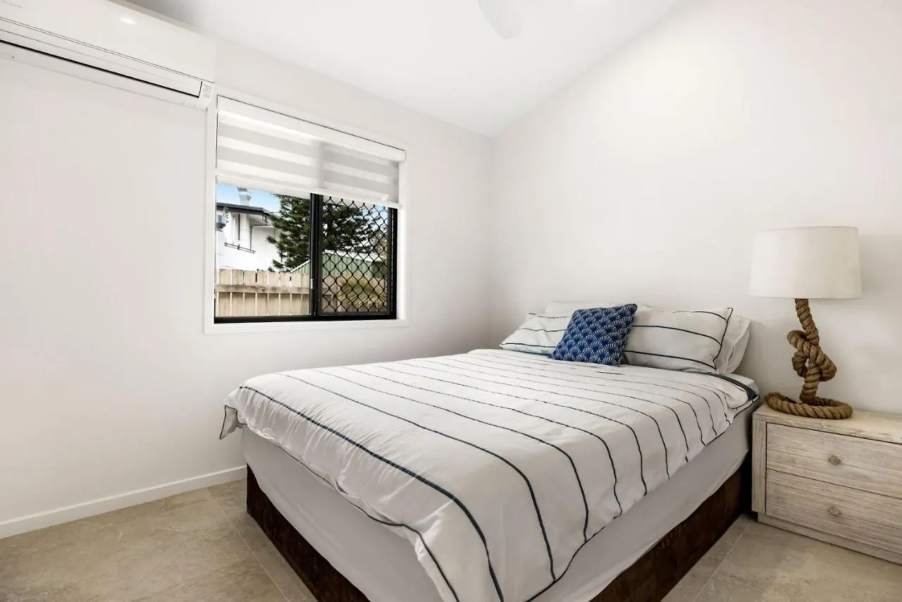 Holiday home 7 Bedroom Home On Mooloolaba Canal