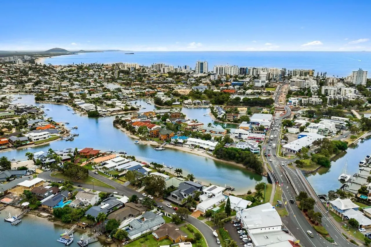 Holiday home 7 Bedroom Home On Mooloolaba Canal