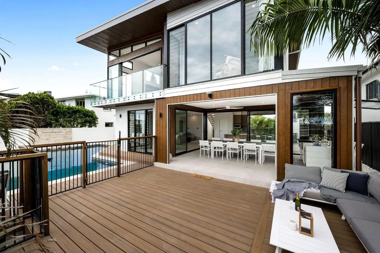 7 Bedroom Home On Mooloolaba Canal