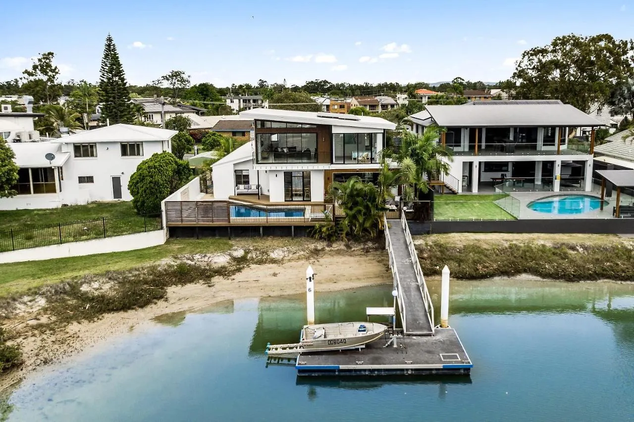 7 Bedroom Home On Mooloolaba Canal 0*,