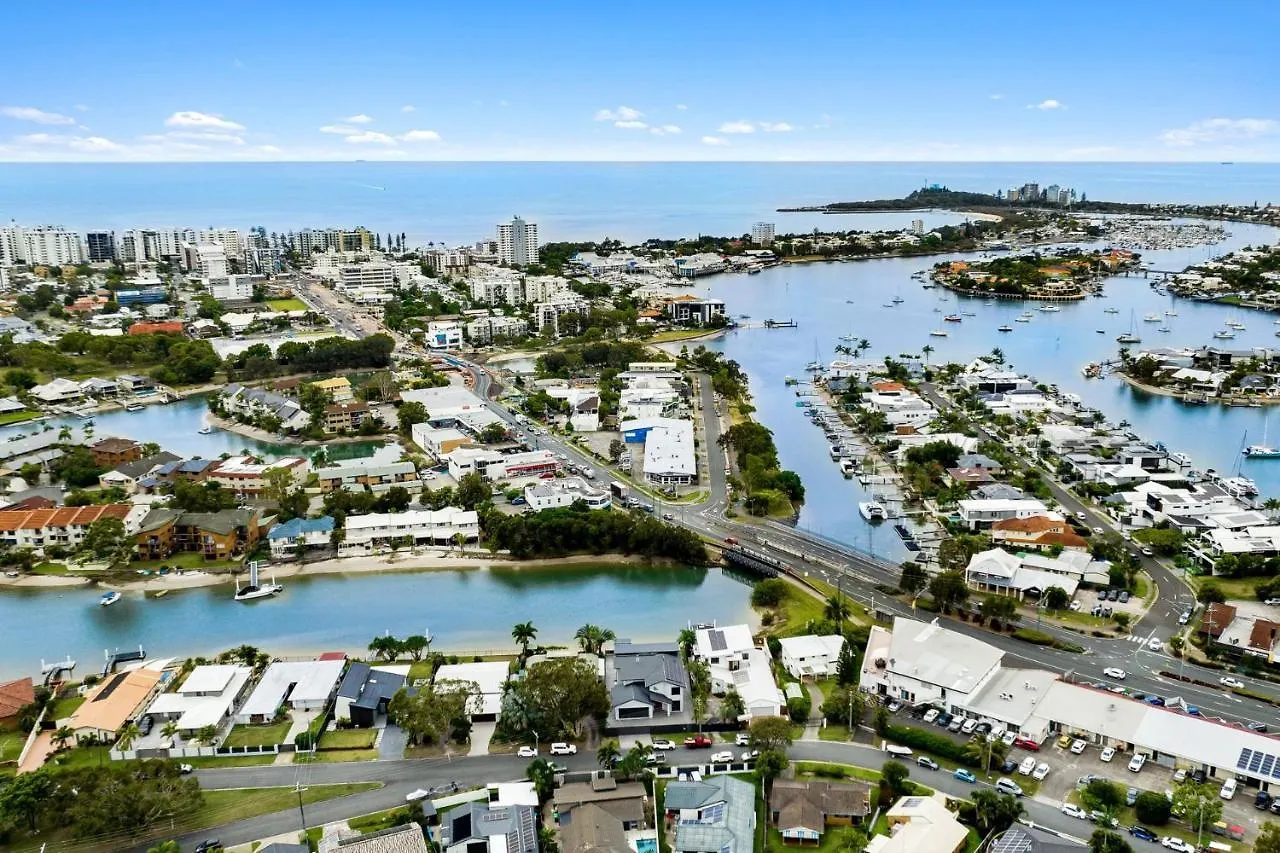 7 Bedroom Home On Mooloolaba Canal