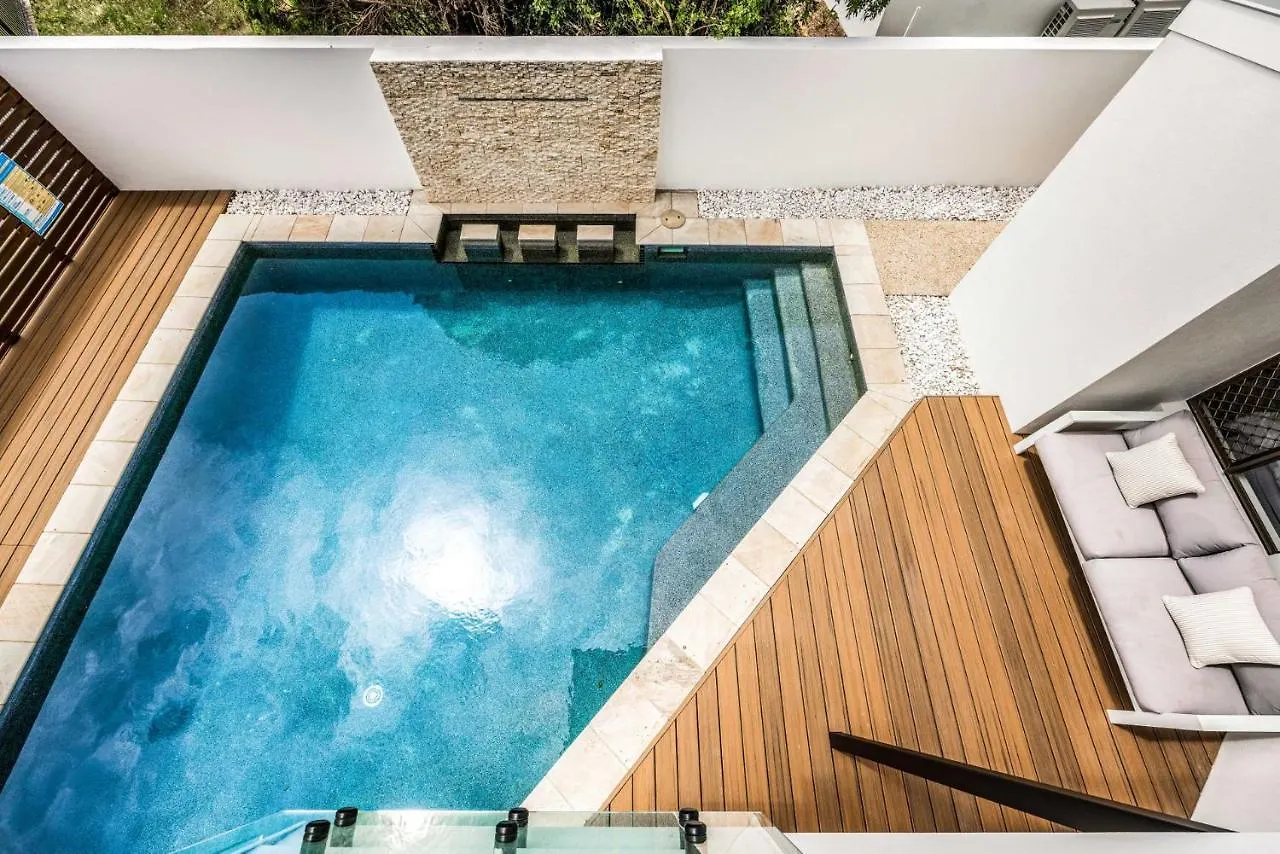 7 Bedroom Home On Mooloolaba Canal