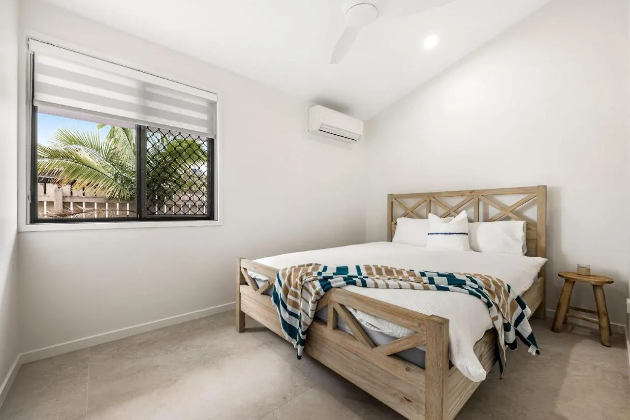 7 Bedroom Home On Mooloolaba Canal 0*,